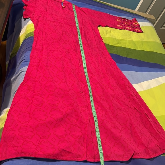It is small for me. Indian Kurti, bright pink color with printed design 3/4 slee - Picture 12 of 13